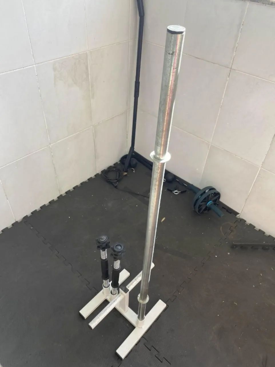 Suporte P/ Exposição De Anilhas E Barras Academia Musculação + Anilhas - Foto 3