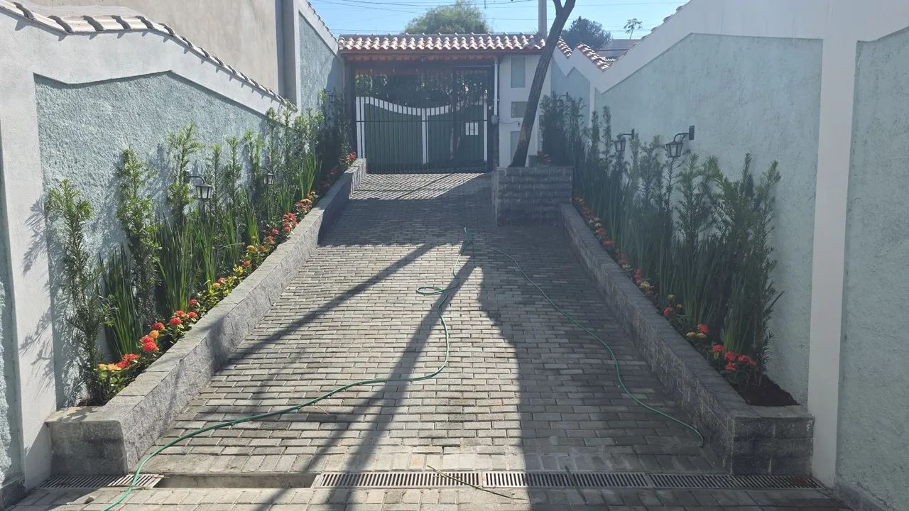 Sobrado 80m² com piscina terreno 250m²