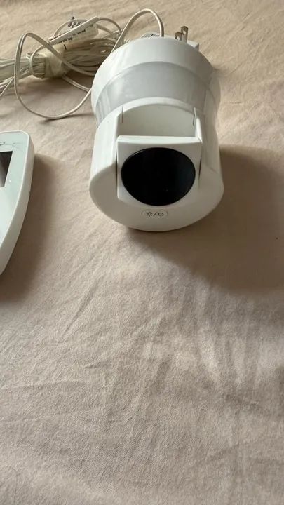 Baba Eletrônica câmera com fio e  monitor recarregável - Foto 6