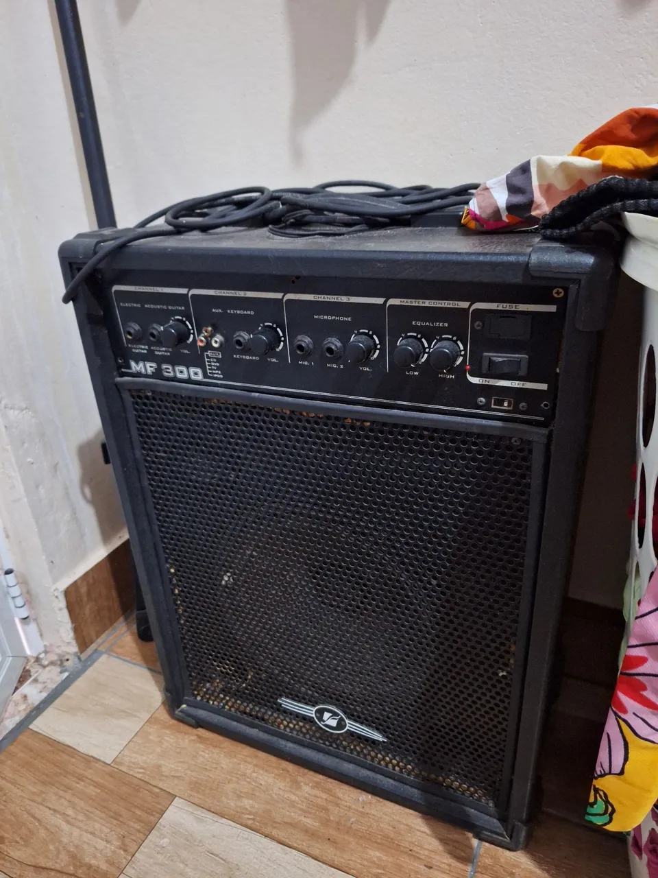 Amplificador MF300