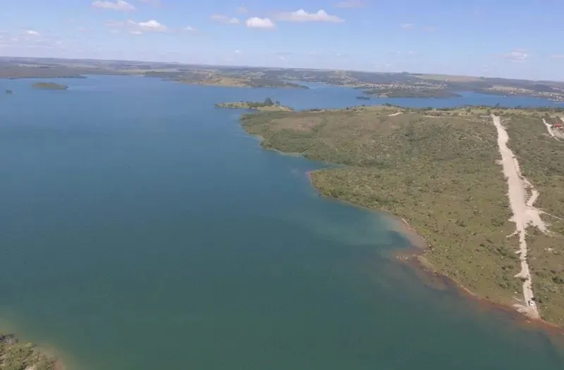Corumbá 4, lote com vista, na beira do lago