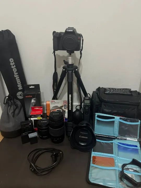 Câmera Canon Rebal EOS SL3 + 3 lentes e acessórios! OPORTUNIDADE!!! Menos de 10 mil Clicks