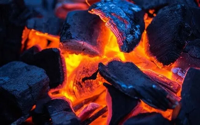Carvão para churrasco 25kg por 55 reais