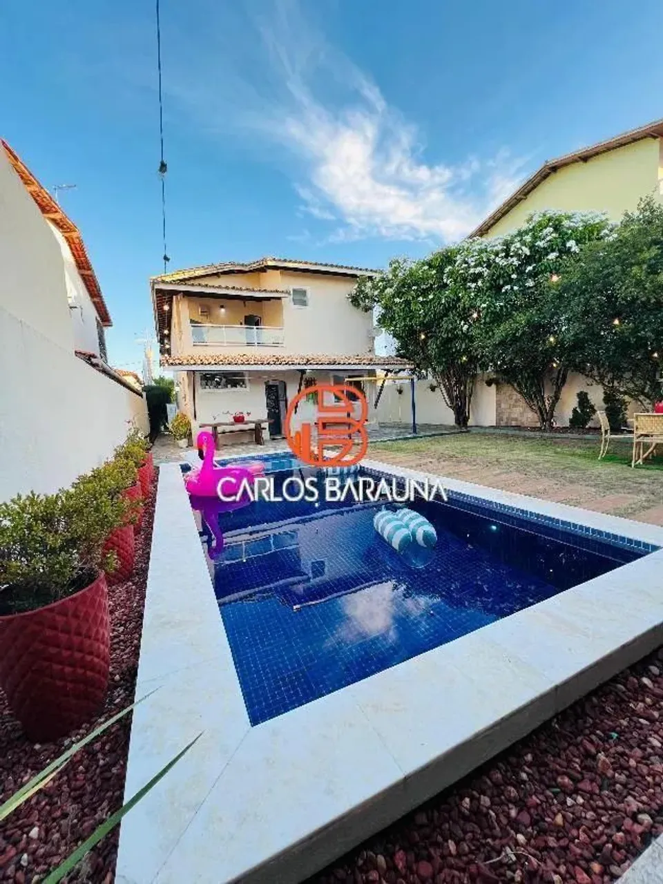 Excepcional casa de luxo com piscina e closet 4/4 em condomínio Parque Stella