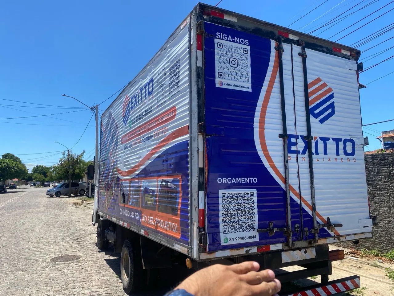 Vende e troca caminhão baú 5mts - Foto 3