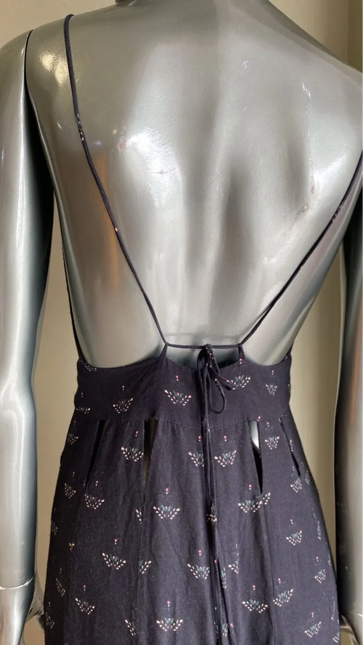 Vestido Preto com Alças Finas e Detalhes Farm