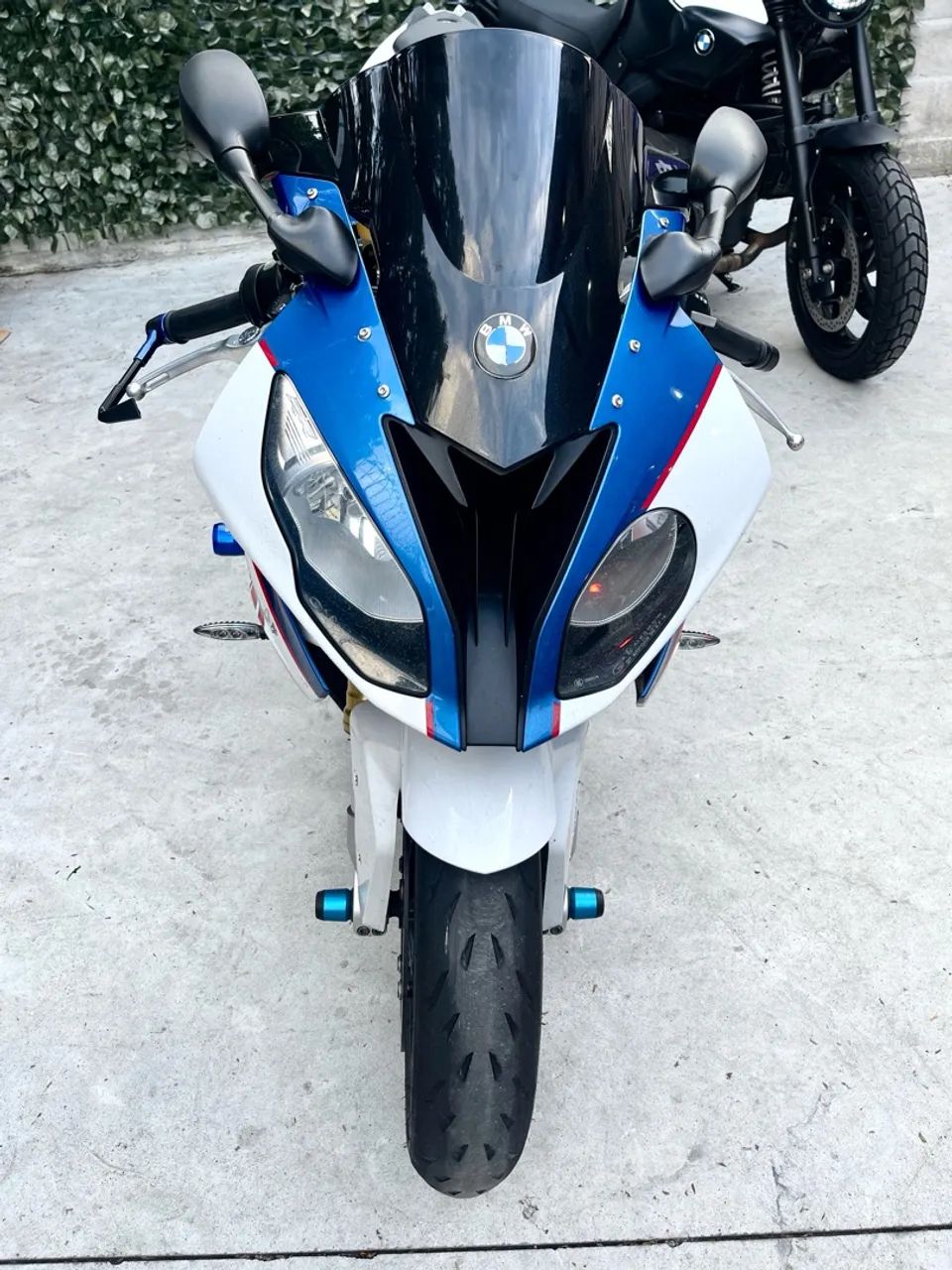 BMW S1000 RR 2019 igual a 0km financio troco carro moto  maior menor valor  - Foto 3