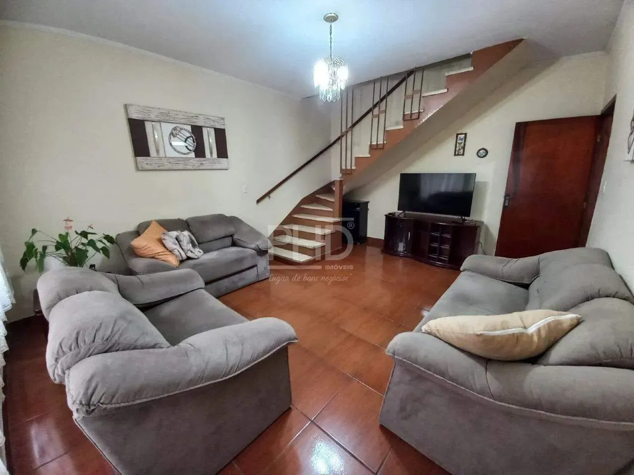 Sobrado com 3 Quartos e 2 banheiros à Venda, 160 m² por R$ 745.000