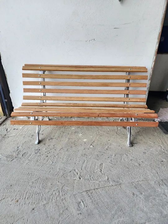Banco de madeira 