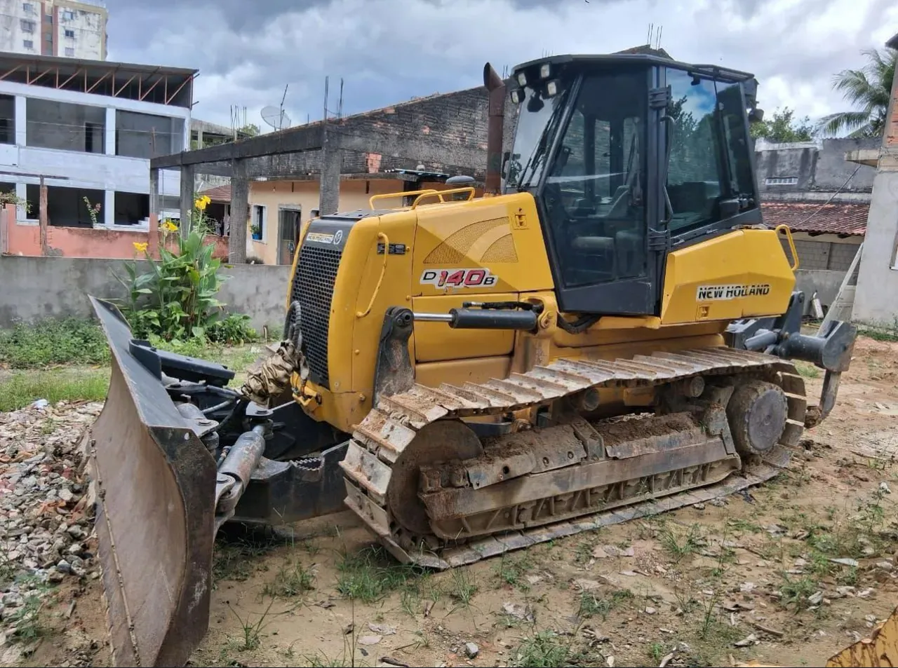 Trator de Esteira New Holland D140B