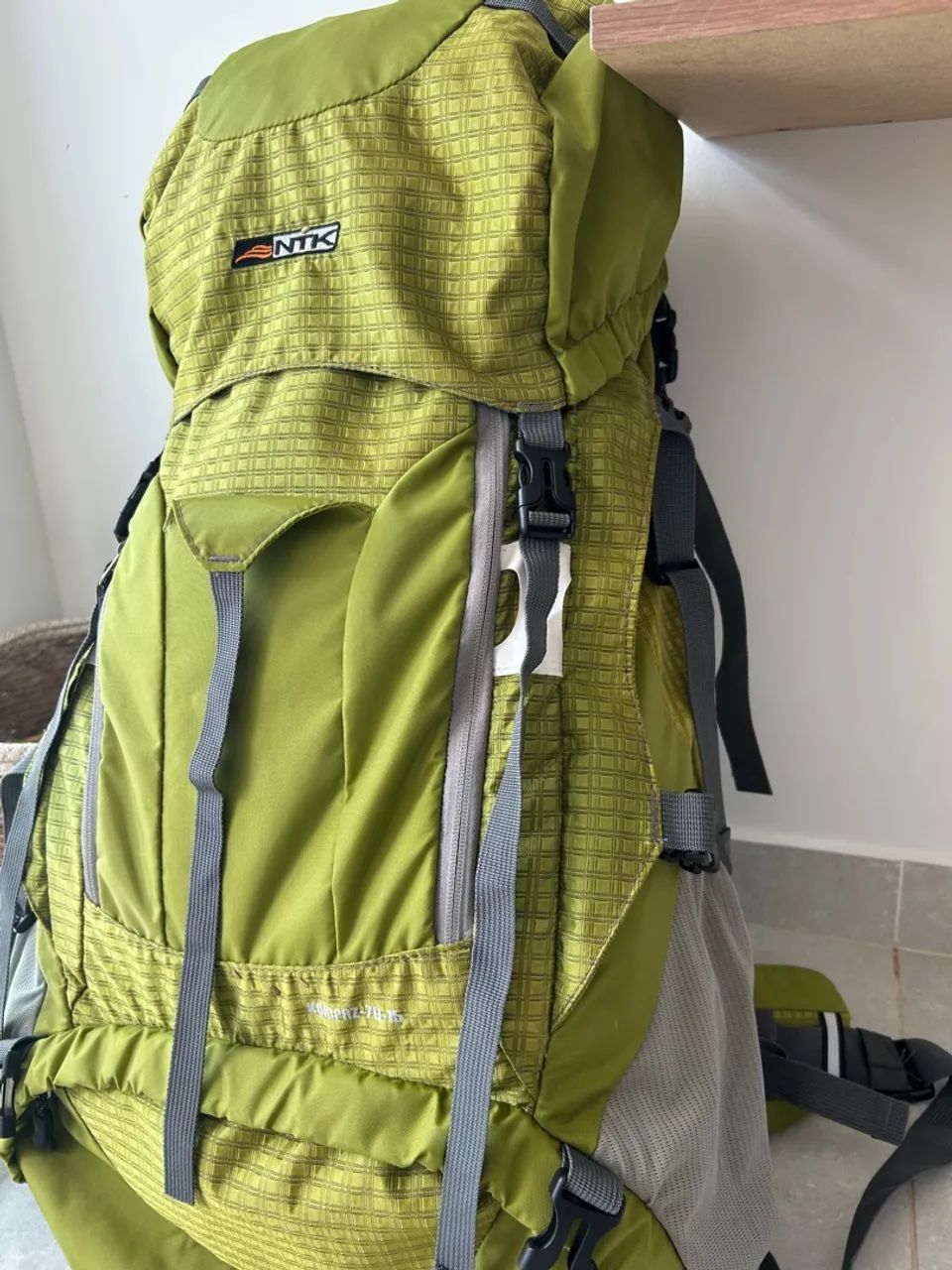 Vendo mochila Kompaz 70+15L promoção  - Foto 3
