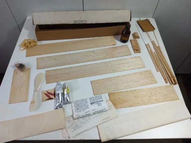 Antigo Kit Para Montar Aeromodelo Vespinha Movido A Elástico Madeira Balsa - Foto 2