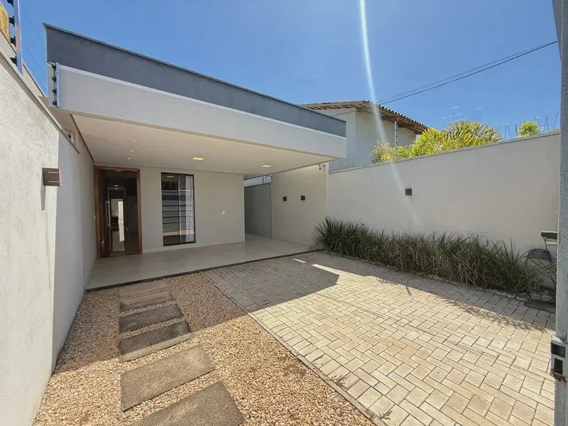 Casa com 3 Quartos e Energia Solar para Venda 505 Sul