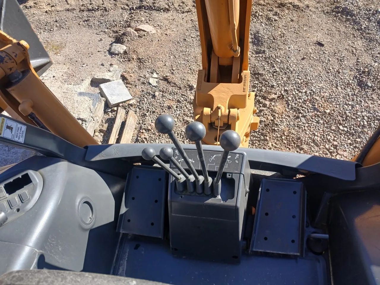 Retroescavadeira Case 580M 4x4 - Foto 5