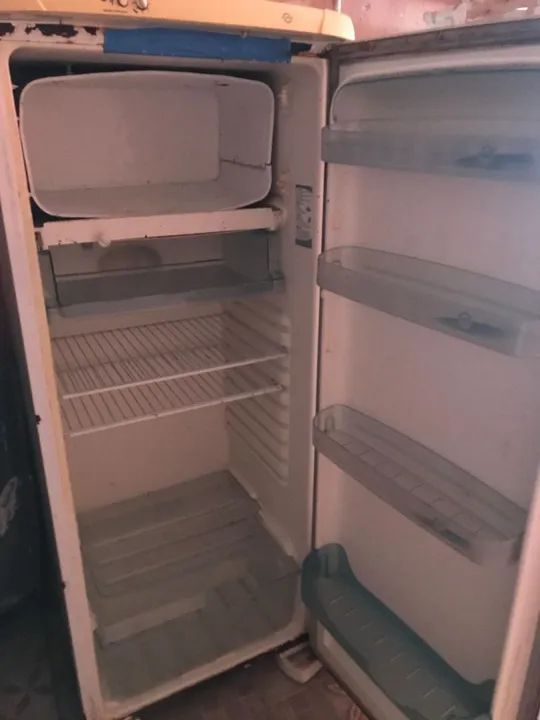 VENDO 2 GELADEIRAS - Foto 4