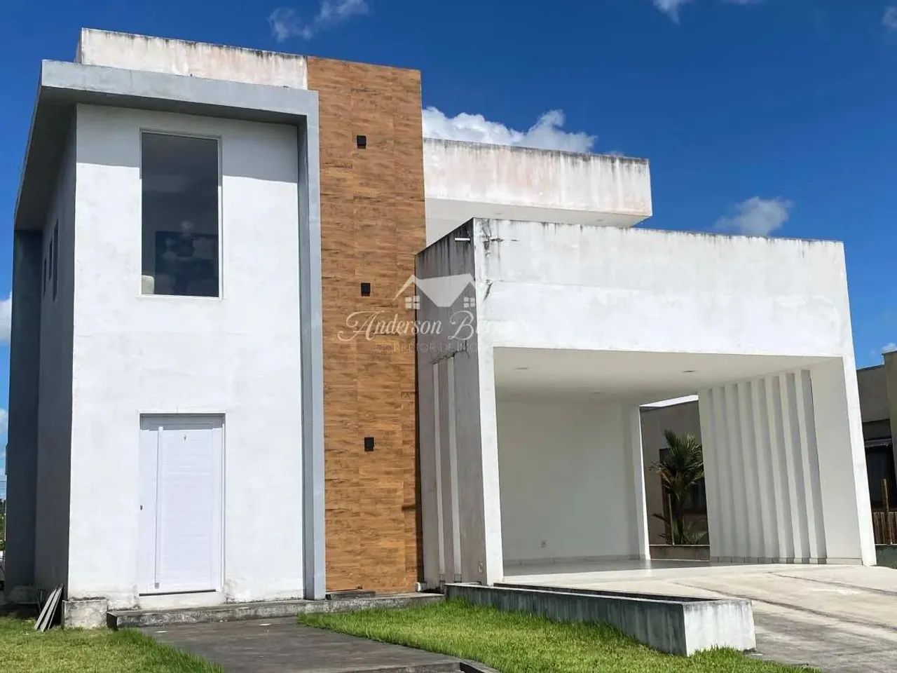ALDEIA - CASA COM 04 QUARTOS EM CONDOMÍNIO FECHADO
