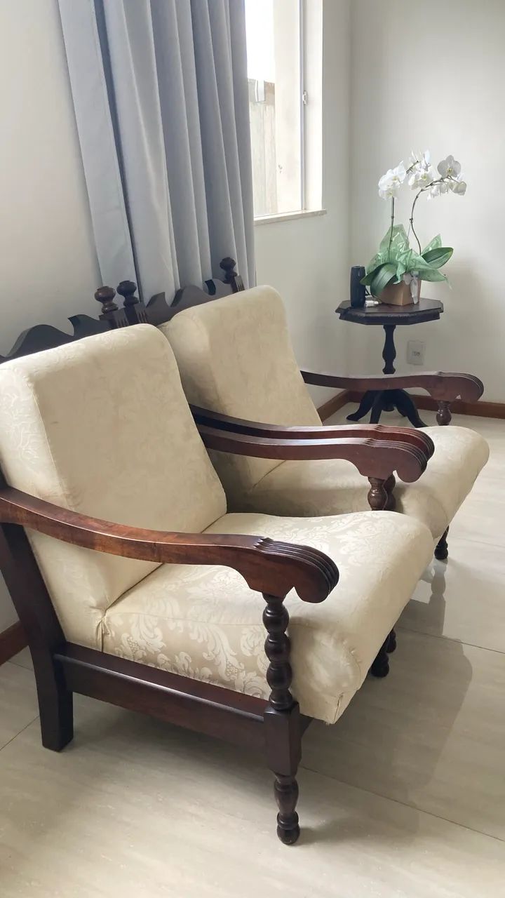 Poltronas em Jacarandá 