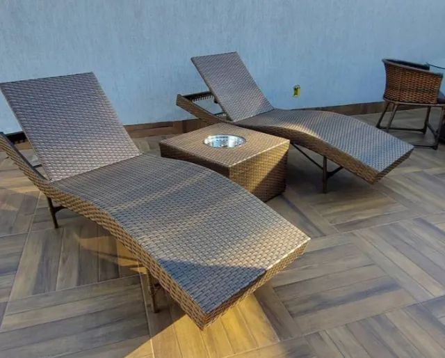 Conjunto de espreguiçadeiras para piscina
