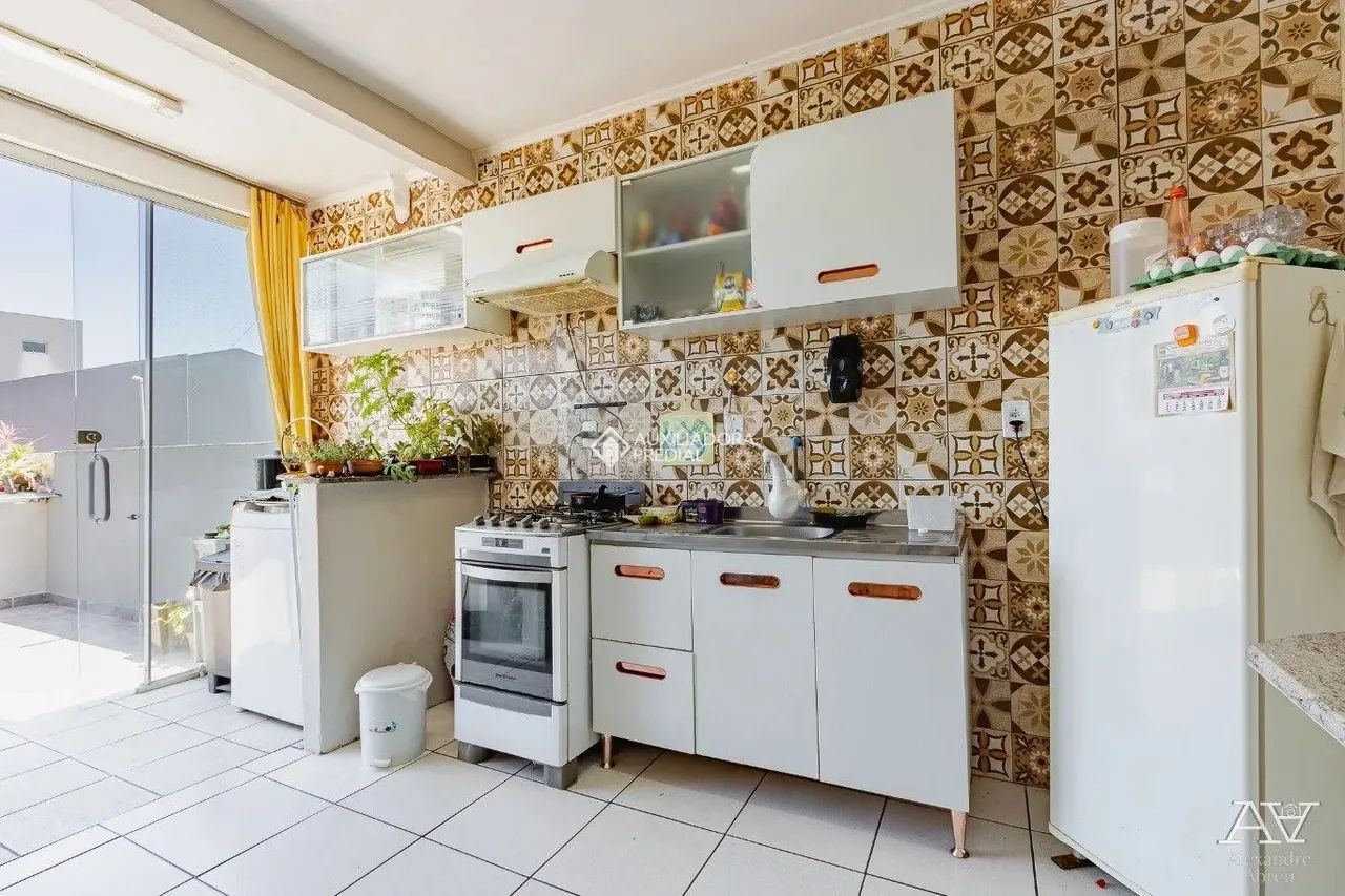 Prédio misto, com dois apartamentos e duas lojas. - Foto 5