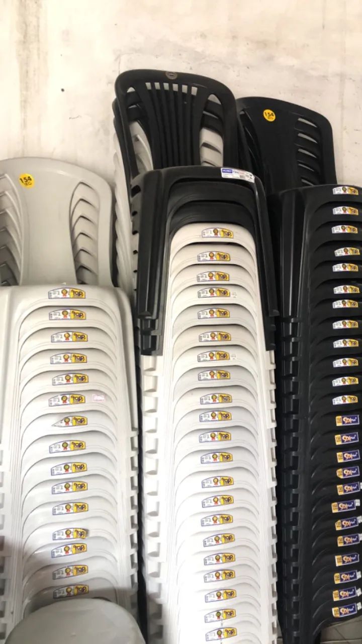 Cadeiras de plástico 