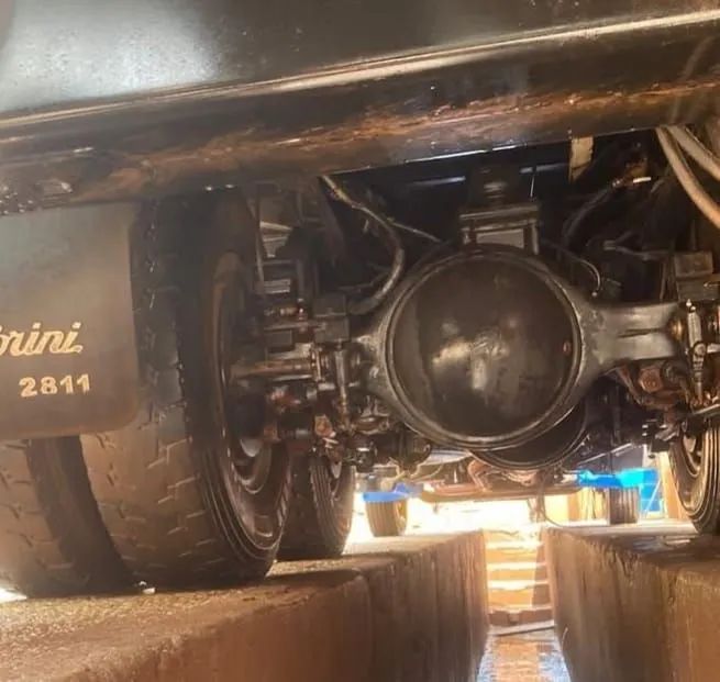 Ford cargo 2629 carroceria munk 6x4 Ano 2015 - Foto 7