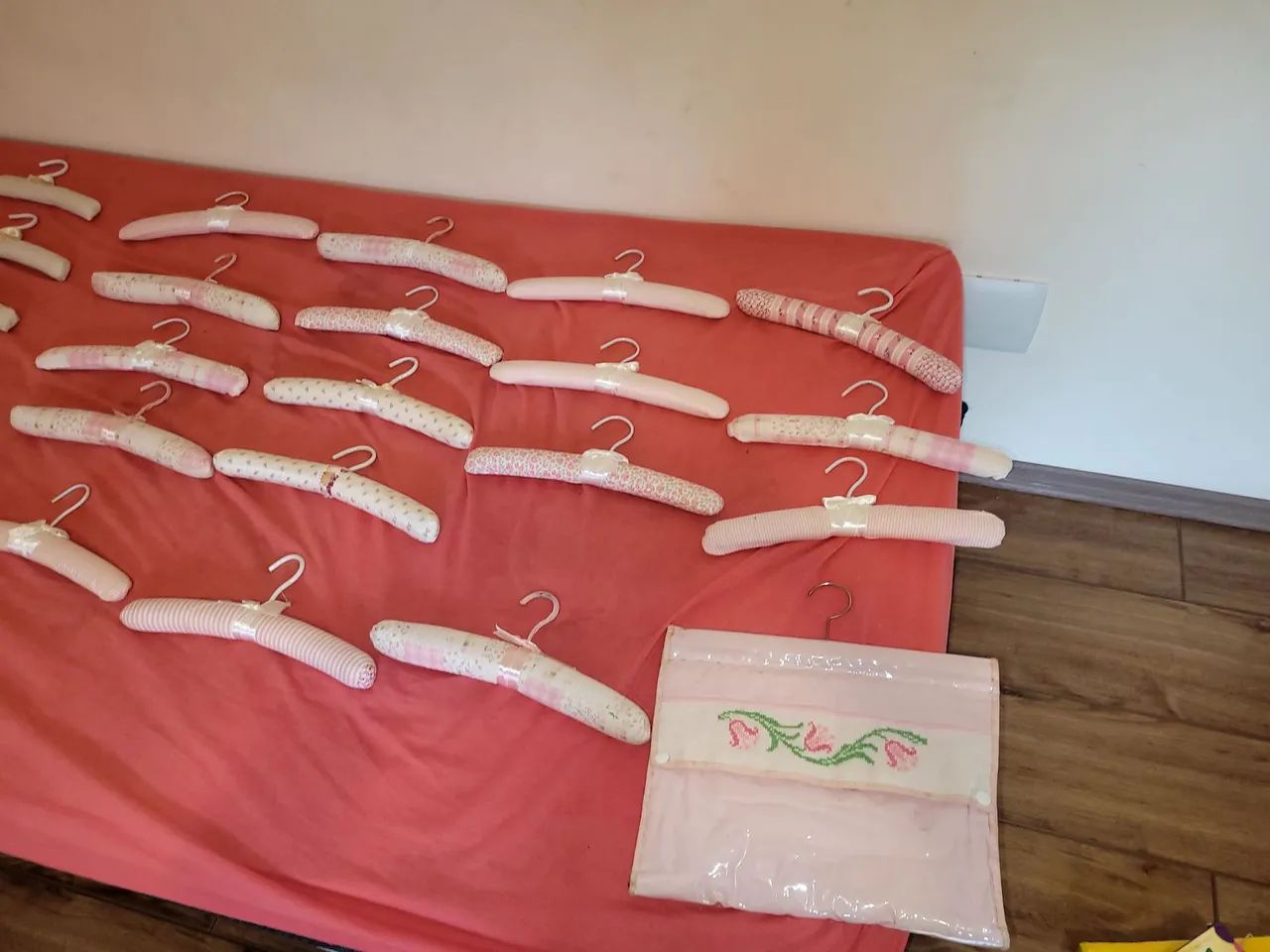 Cabides de tecido para bebê - 29 peças - Foto 3