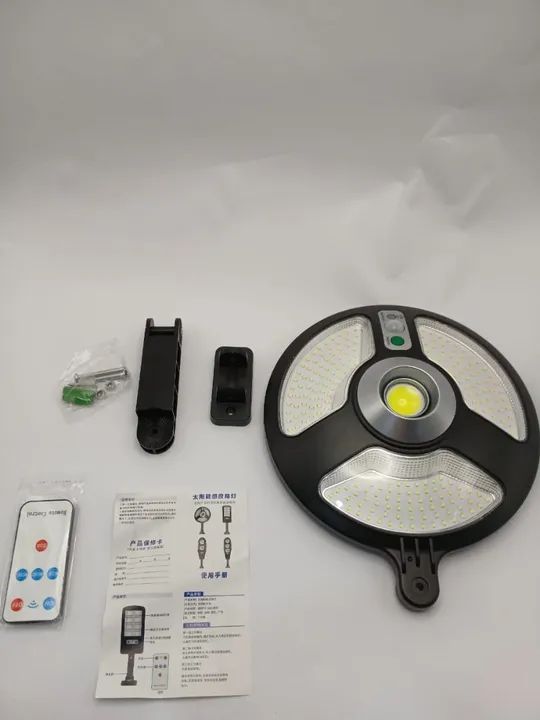 Luminária solar com sensor de movimento e controle remoto. - Foto 2