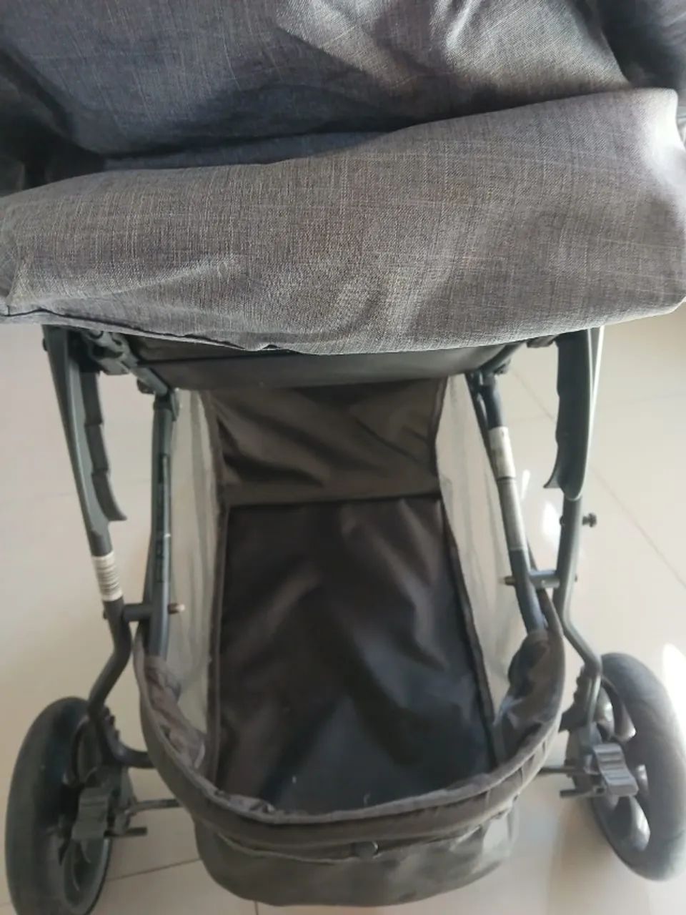 Carrinho de bebê cinza "3 rodas" - Foto 3