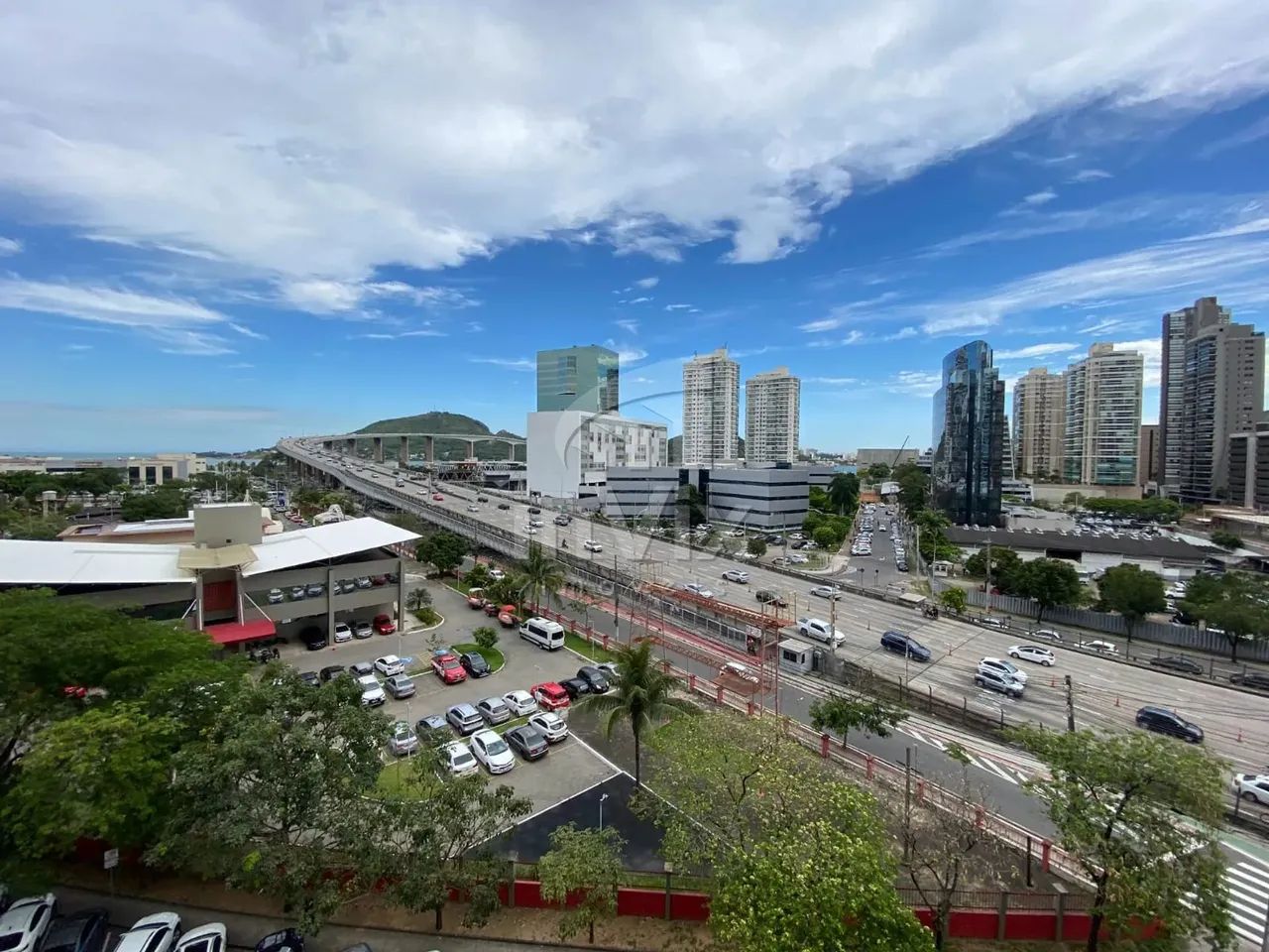 Sala Comercial, frente e com vista na Enseada do Suá!
