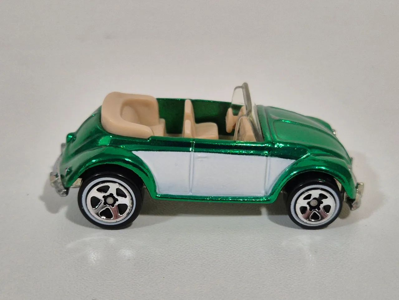 Hot Wheels Classics Volkswagen Beetle Convertible  - Foto 2
