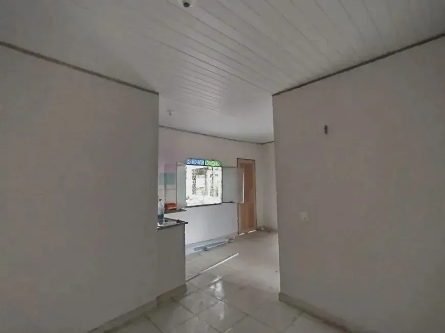 ALUGO CASA COM 01 QTO ATRAS DO MANOA