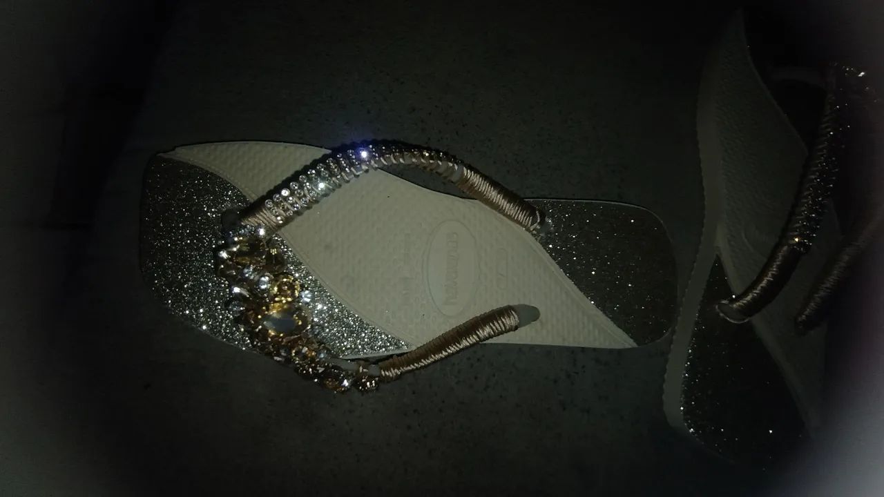 Chinelas Havaianas bordadas  - Foto 3