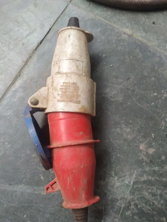 Tomada industrial 3p - Foto 3