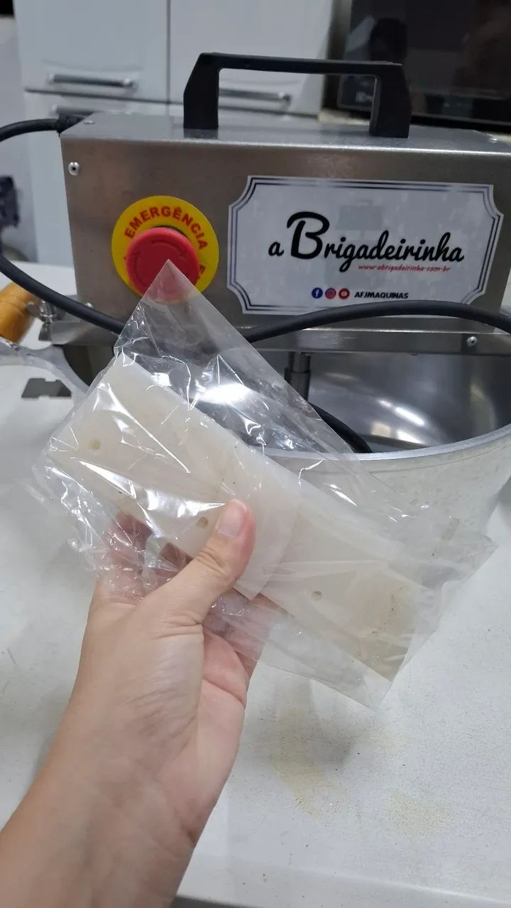 Panela Mexedora de brigadeiro - a Brigadeirinha - Foto 4