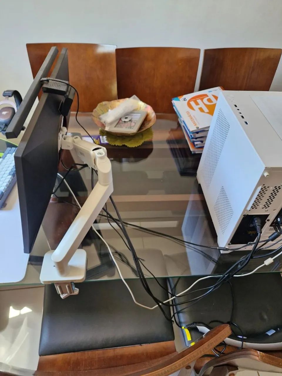 Jogo de mesa com tampo em vidro + 6 cadeiras - Foto 3