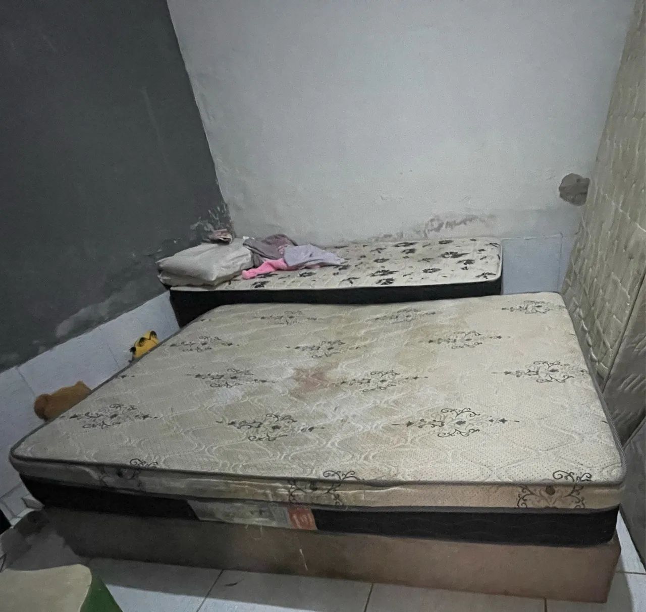  Cama de casal  ( colchão e base)