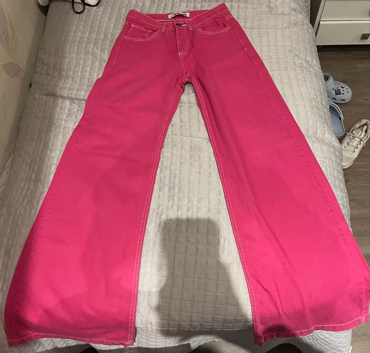calça jeans pink wide leg