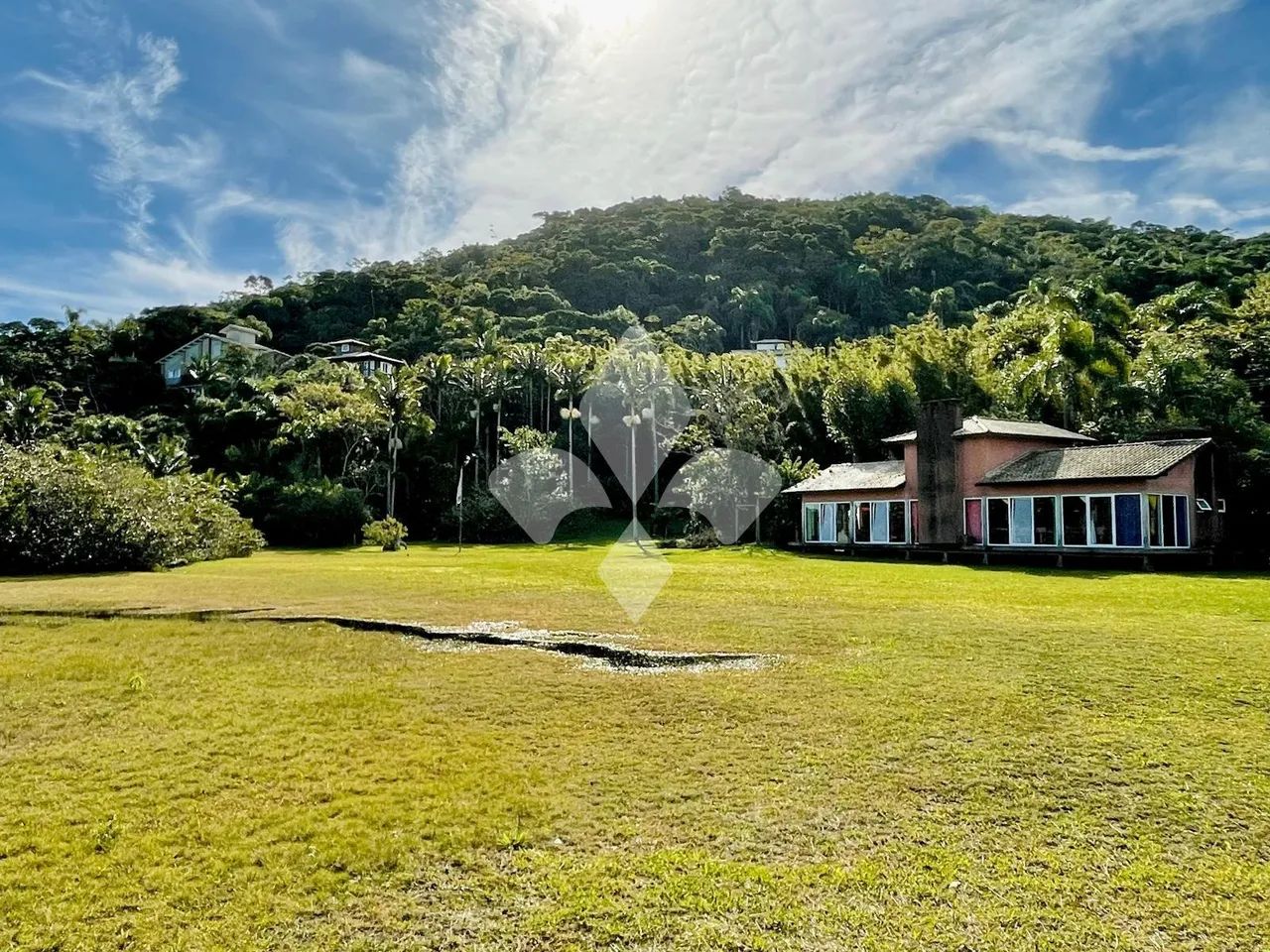 Casa com acesso a Lagoa e a poucos metros da Praia do Luz, em Imbituba/SC