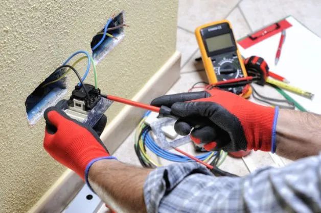 Eletricista Profissional - Serviços Residenciais, Prediais e Industriais** ? - Foto 2