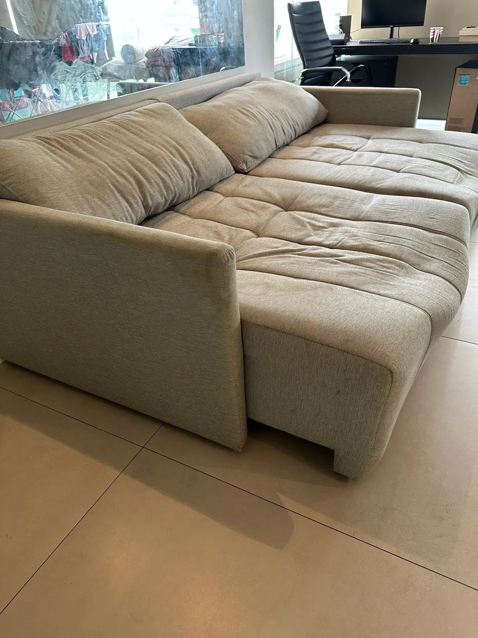 Sofá retrátil cinza  - Foto 5