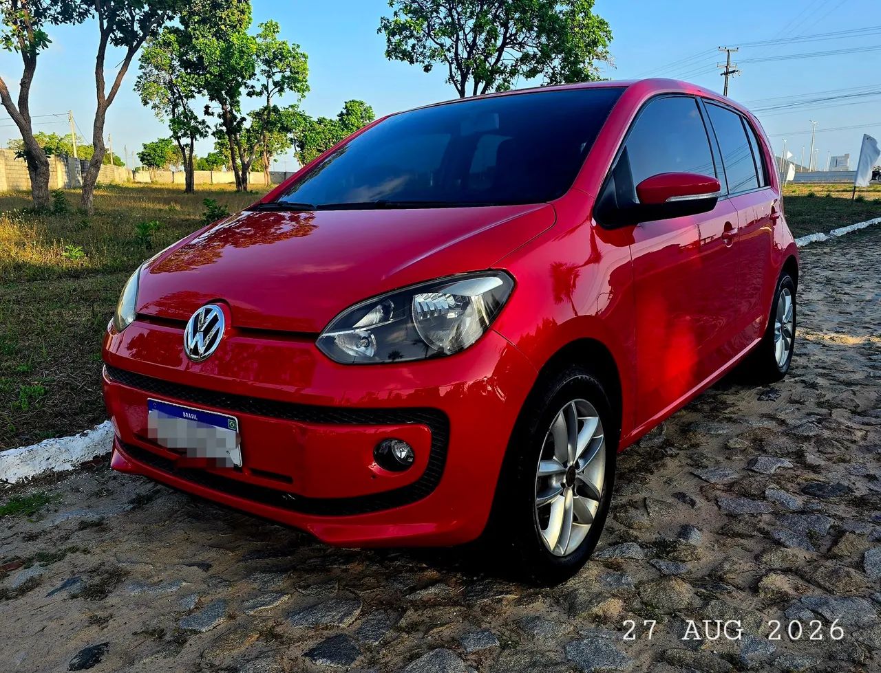 Volkswagen Up! up! high 1.0 Total Flex 12V 5p 2014