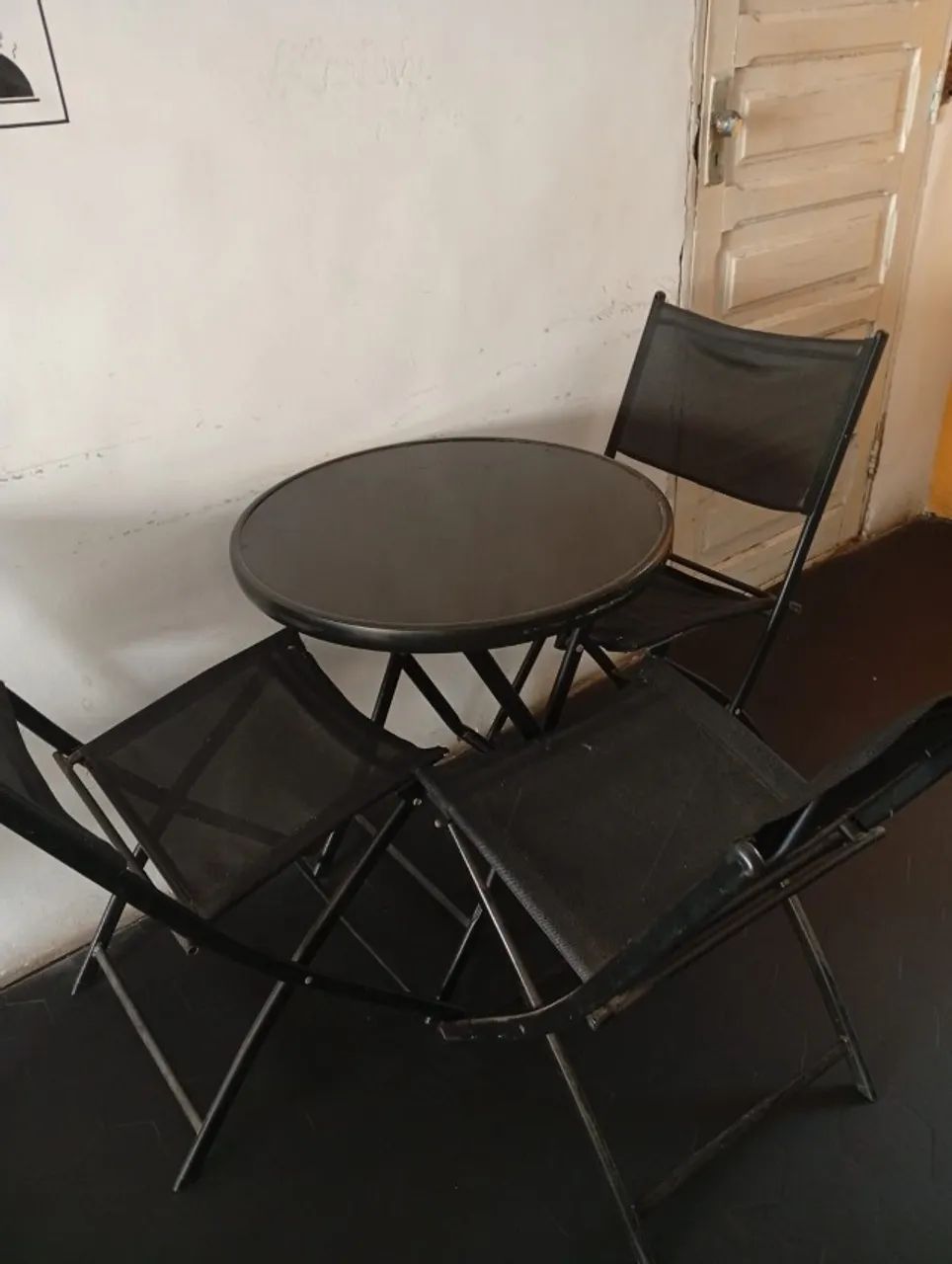 Conjunto Bistro 3 cadeiras e 1 mesa em tampo de vidro preto
