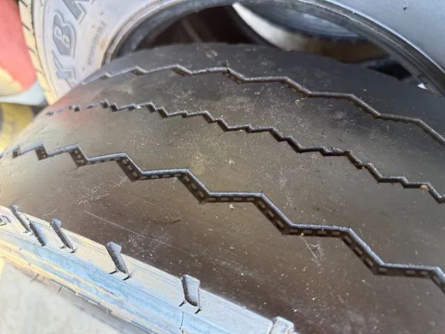 4 pneus xbri 215/75 17,5 sem recape - Foto 4