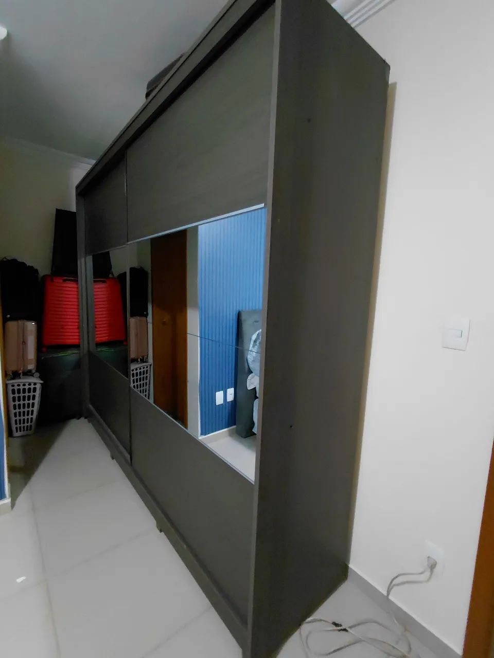 Guarda roupa casal com porta de correr em MDF