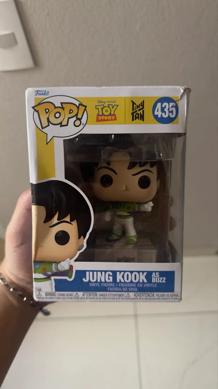 Funko Jung Kook as Buzz CAIXA AMASSADA