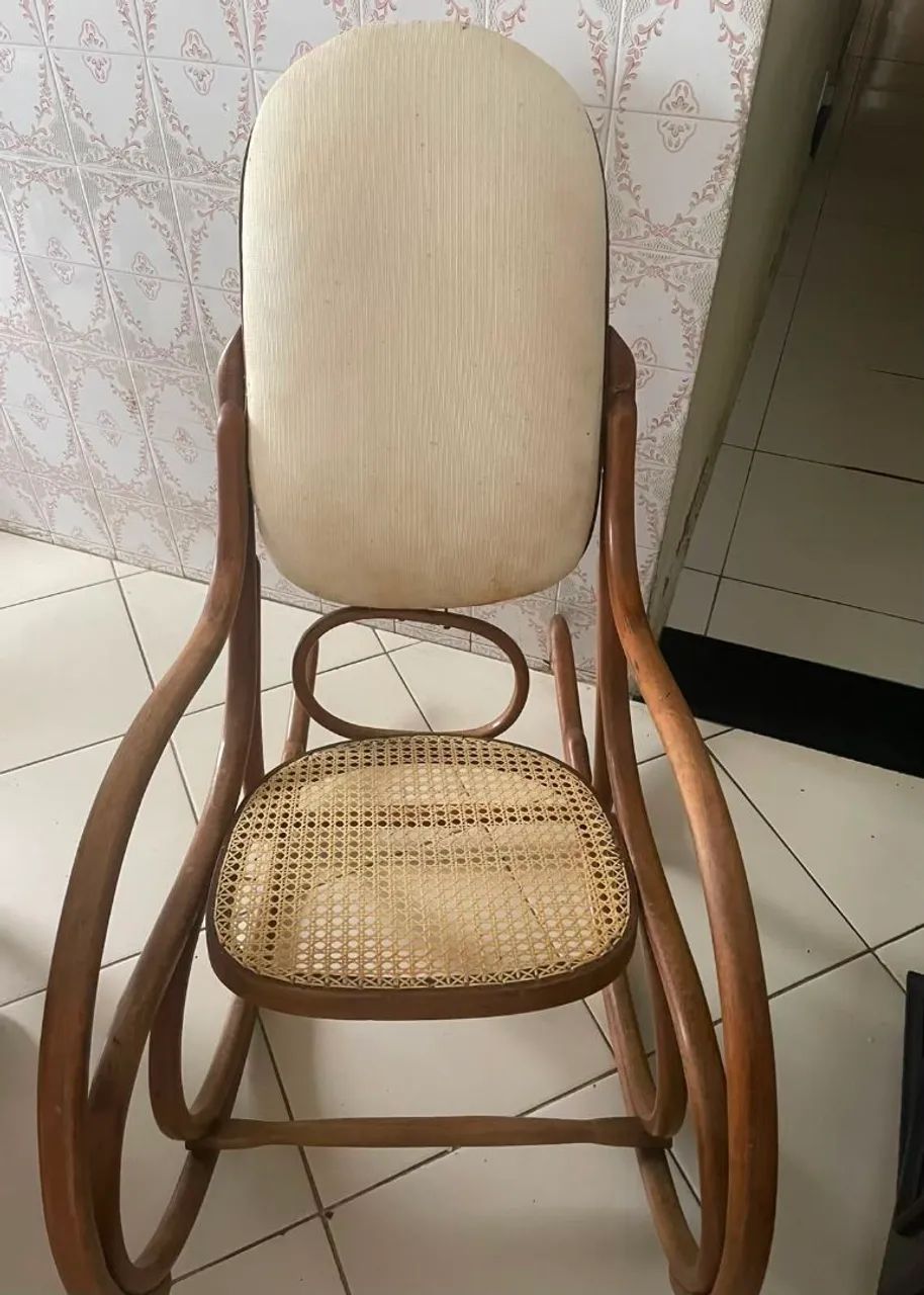 Cadeira balanço  antiga