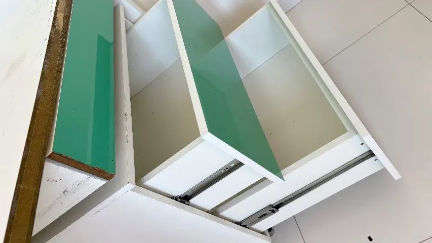 Escrivaninha com pratileiras e baú de gavetas - Foto 4