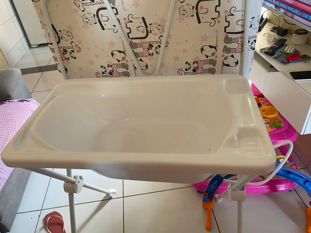 Banheira 4 meses de uso com trocador  - Foto 4