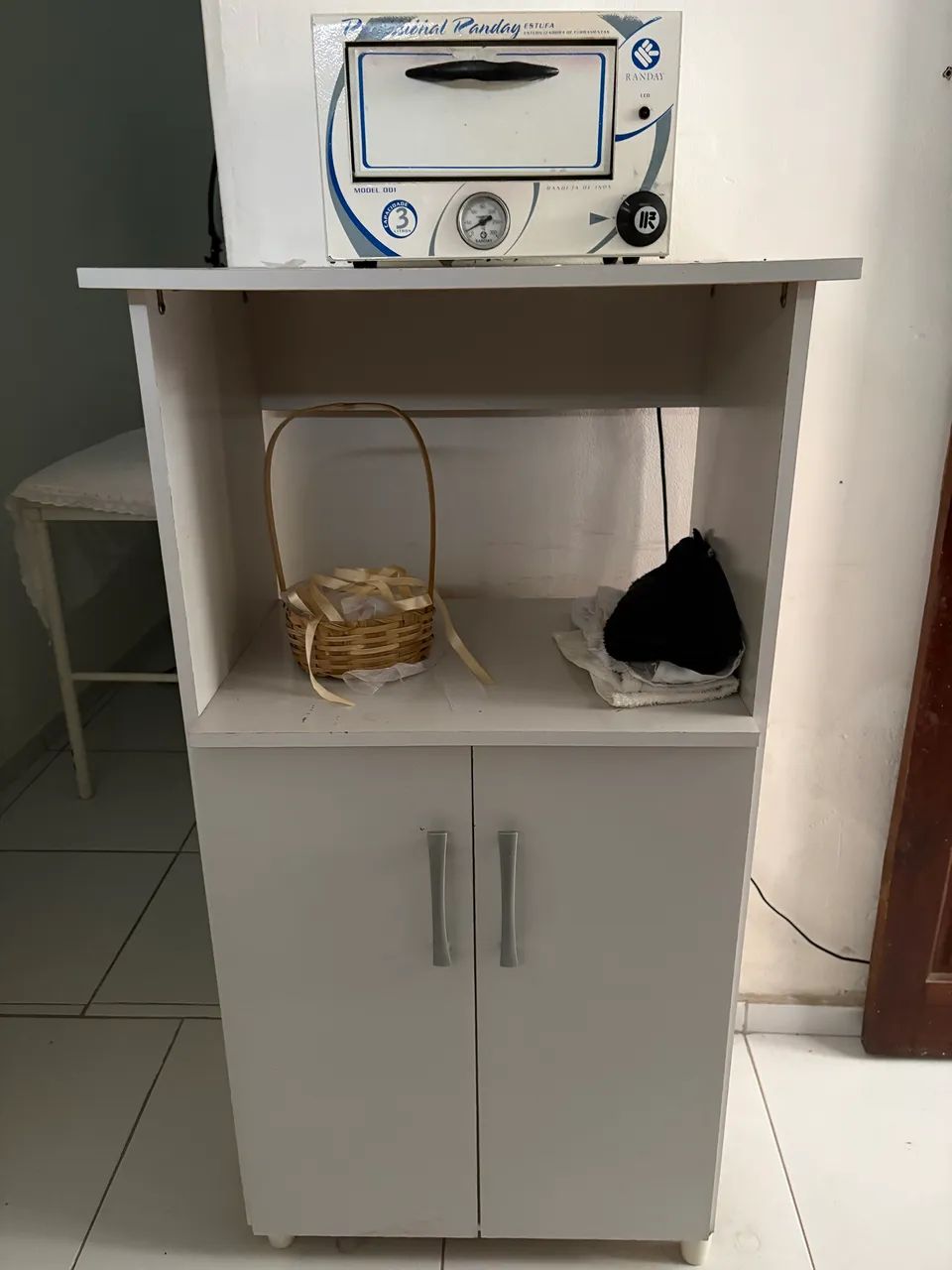 KIT BANCADA, EXPOSITOR E ARMÁRIO DE MANICURE - Foto 2