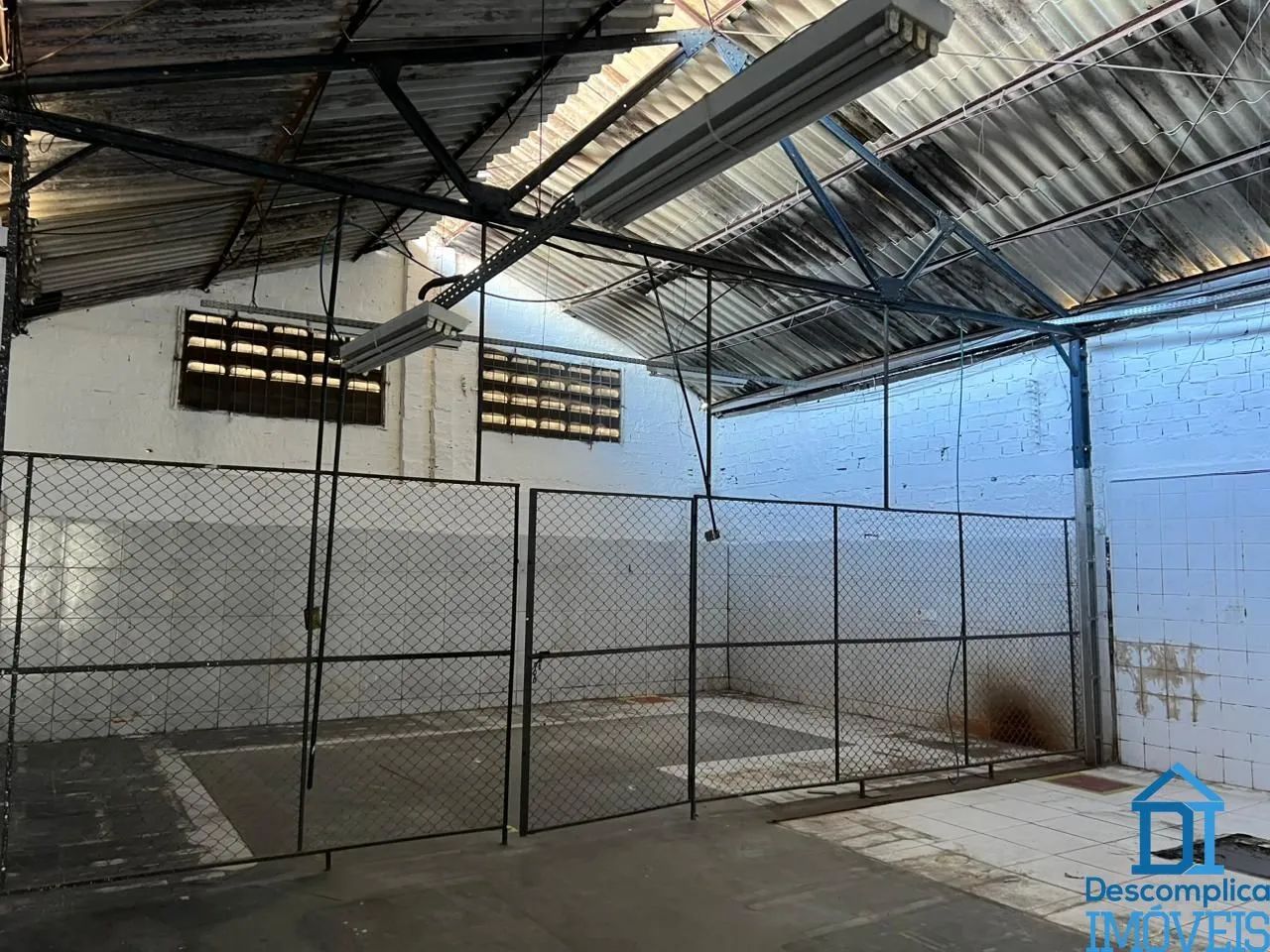 Galpão de 385m² na Av. Norte  Estacionamento e Pronto para Uso Comercial - Foto 5